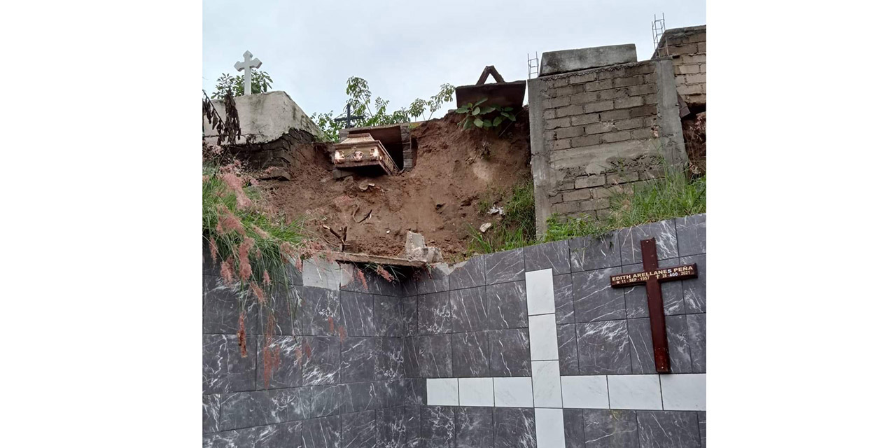 Fuertes lluvias deslavan panteón de Pinotepa | El Imparcial de Oaxaca