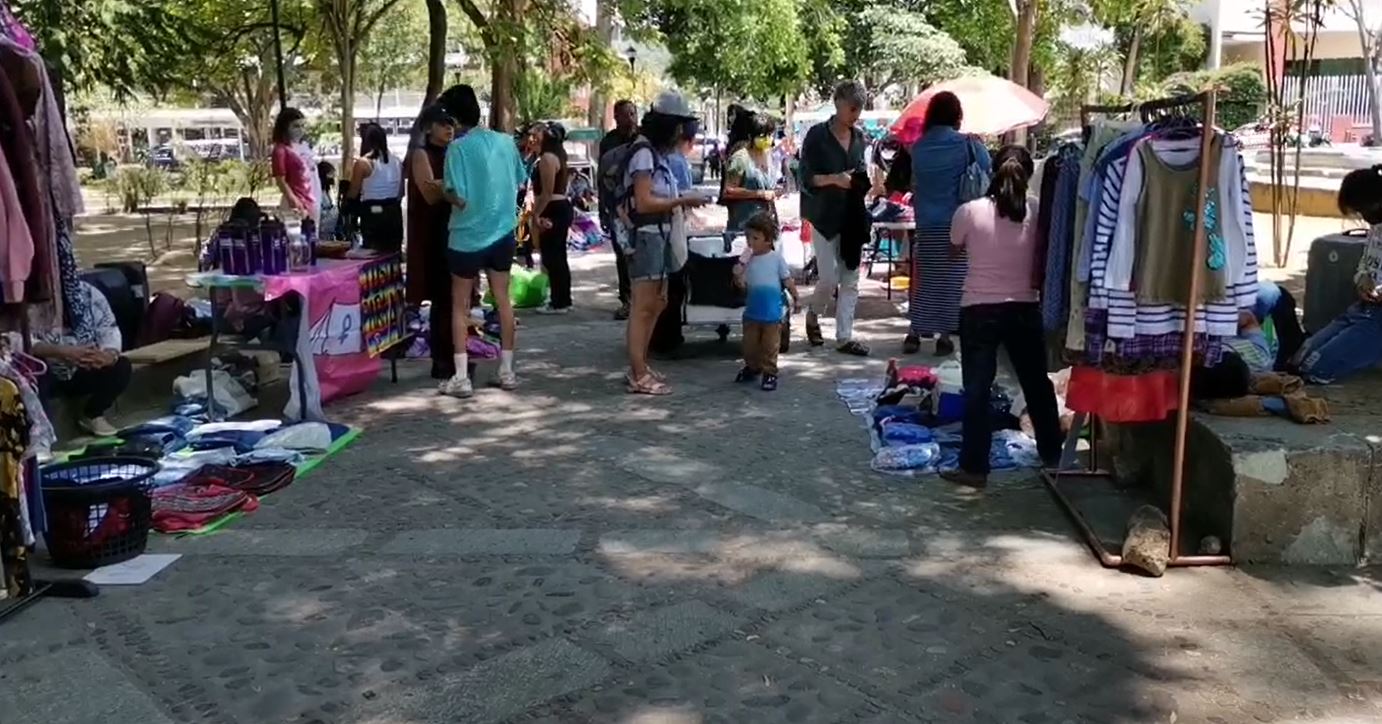 Mujeres protestan por feminicidios con “tianguis” | El Imparcial de Oaxaca