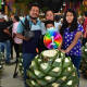 Premian en la Feria del Mezcal a la piña más pesada de maguey