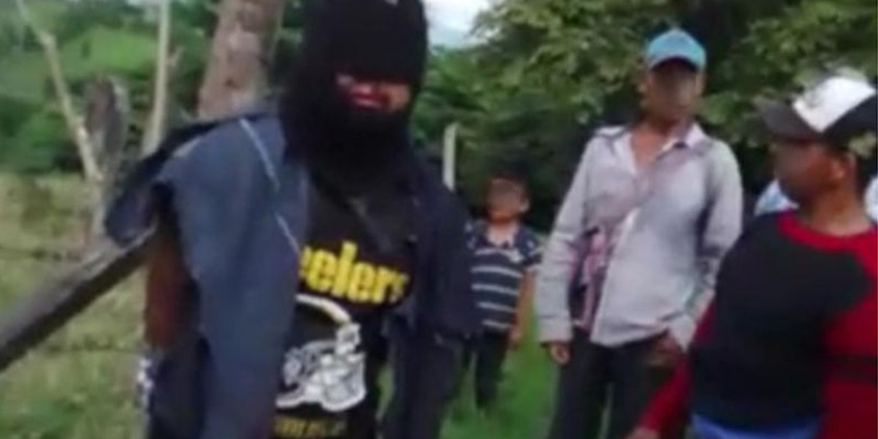 (VIDEO) Le prenden fuego a un hombre acusado de robar guajolotes | El Imparcial de Oaxaca