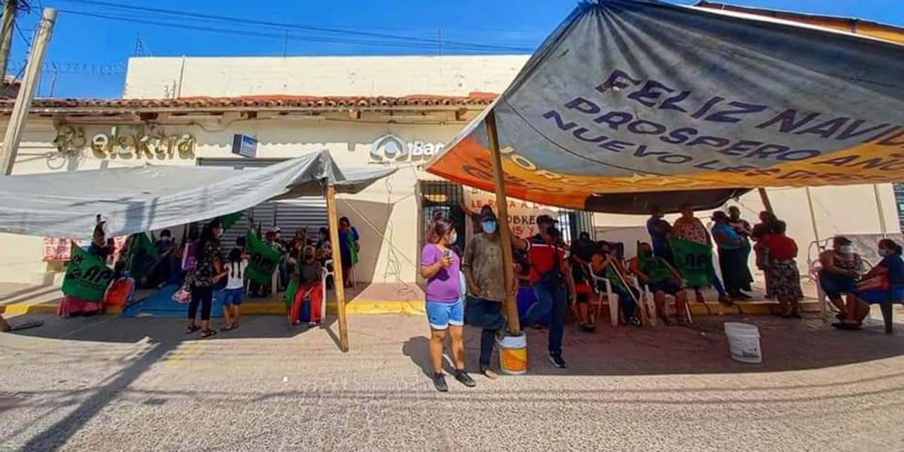 Sigue la protesta contra Elektra y Banco Azteca en Tehuantepec | El Imparcial de Oaxaca