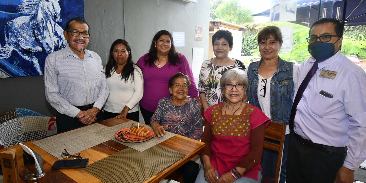 Celebran en familia a Lidia Navarro | El Imparcial de Oaxaca