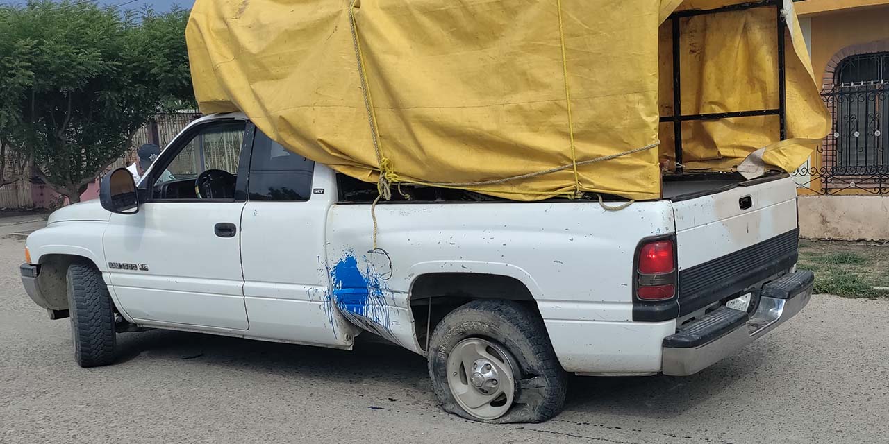 Moto y camioneta tienen aparatoso encontronazo | El Imparcial de Oaxaca