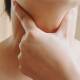 Covid-19: por qué te duele la garganta y qué puede aliviarlo