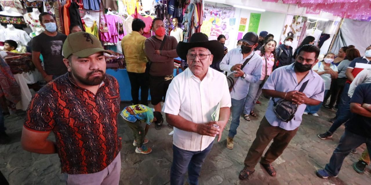 Se confrontan comerciantes con ayuntamiento por permisos temporales junto al Labastida | El Imparcial de Oaxaca