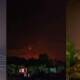 Viral| Espectros de luz color rojo iluminan el cielo de Comalcalco, Tabasco