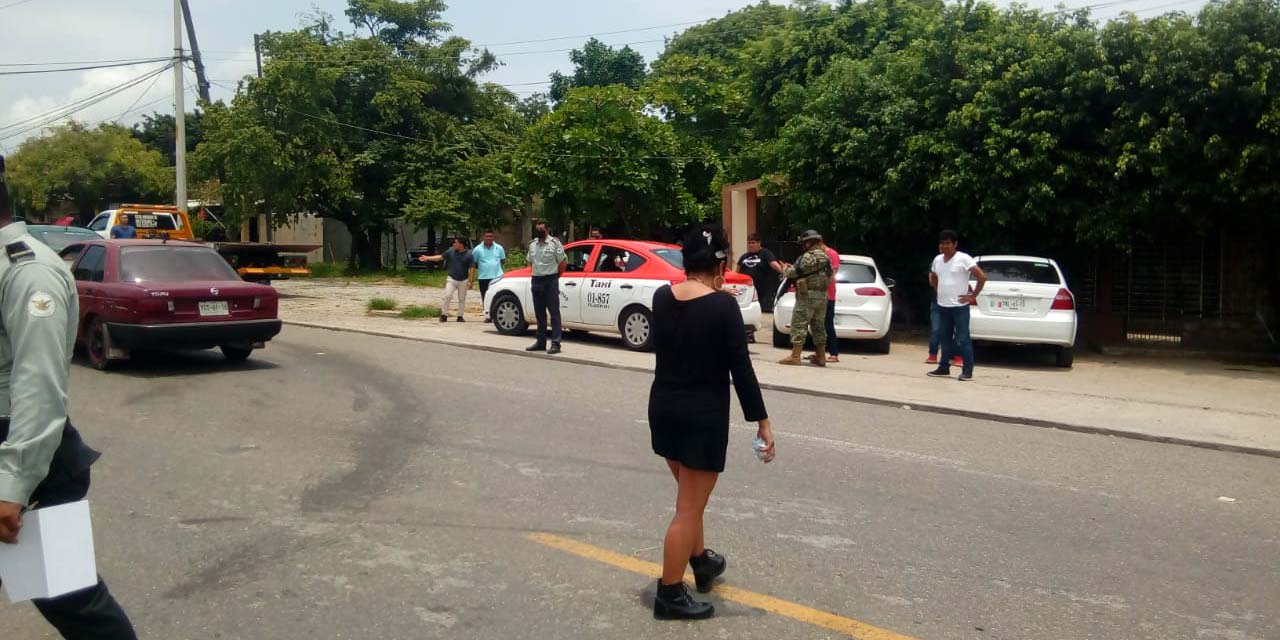 Taxi embiste a mujer motociclista | El Imparcial de Oaxaca