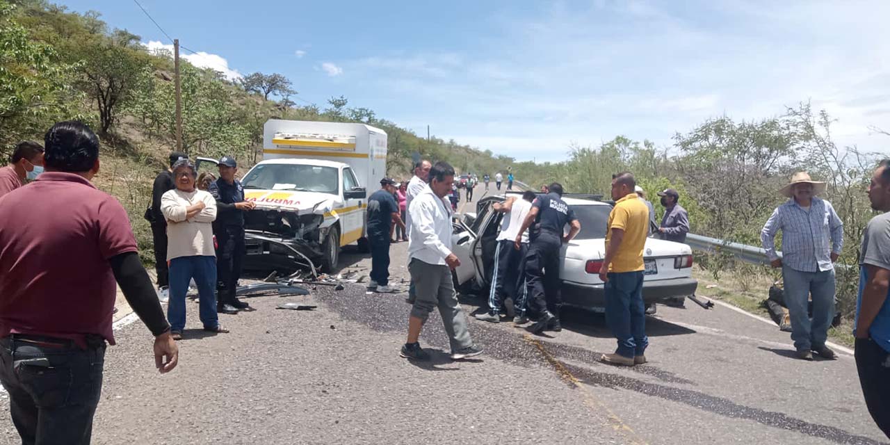 Auto particular choca con una ambulancia | El Imparcial de Oaxaca