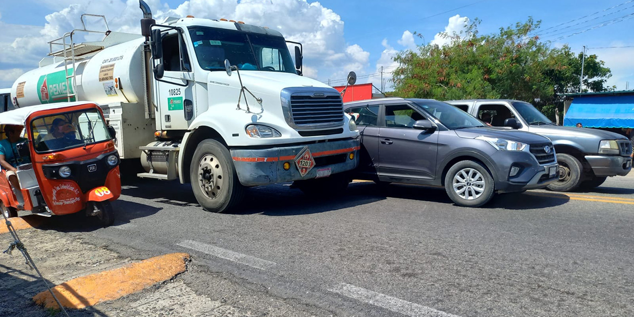 Pipa choca contra  una camioneta | El Imparcial de Oaxaca