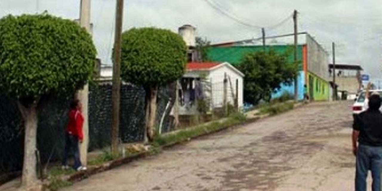 Impacta su vehículo con una casa particular en Huajuapan