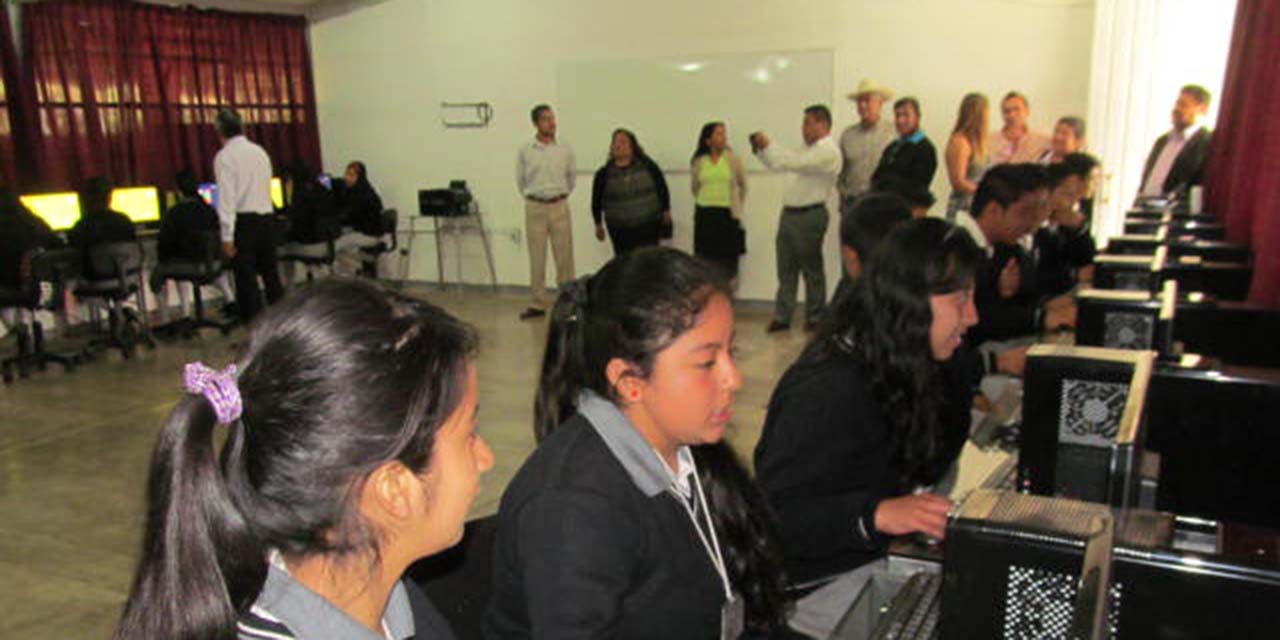 Usuarios de telefonía e internet en Huautla piden reparar la antena | El Imparcial de Oaxaca