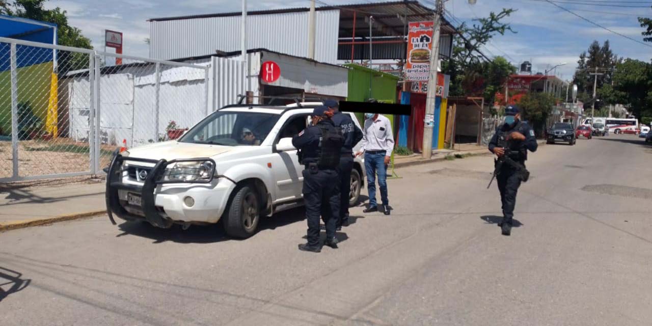 Detienen a tres personas; son señaladas como presuntos paqueros | El Imparcial de Oaxaca