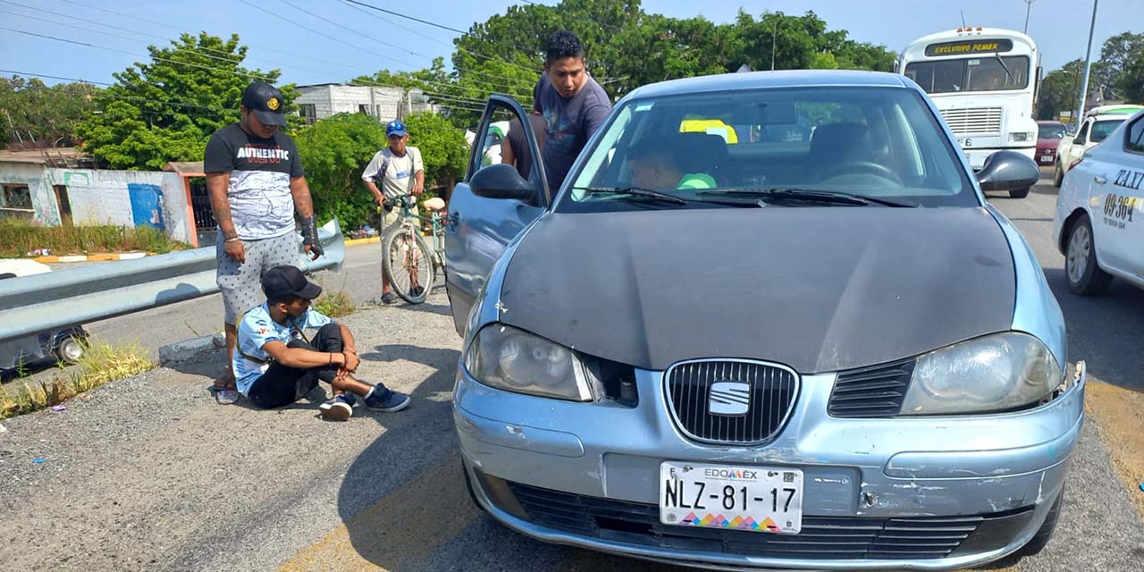 Automóvil choca con un mototaxi | El Imparcial de Oaxaca