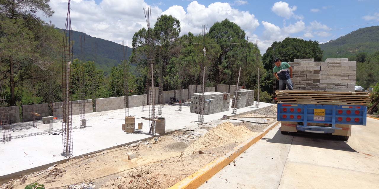 Construyen casa comunal con tequios | El Imparcial de Oaxaca