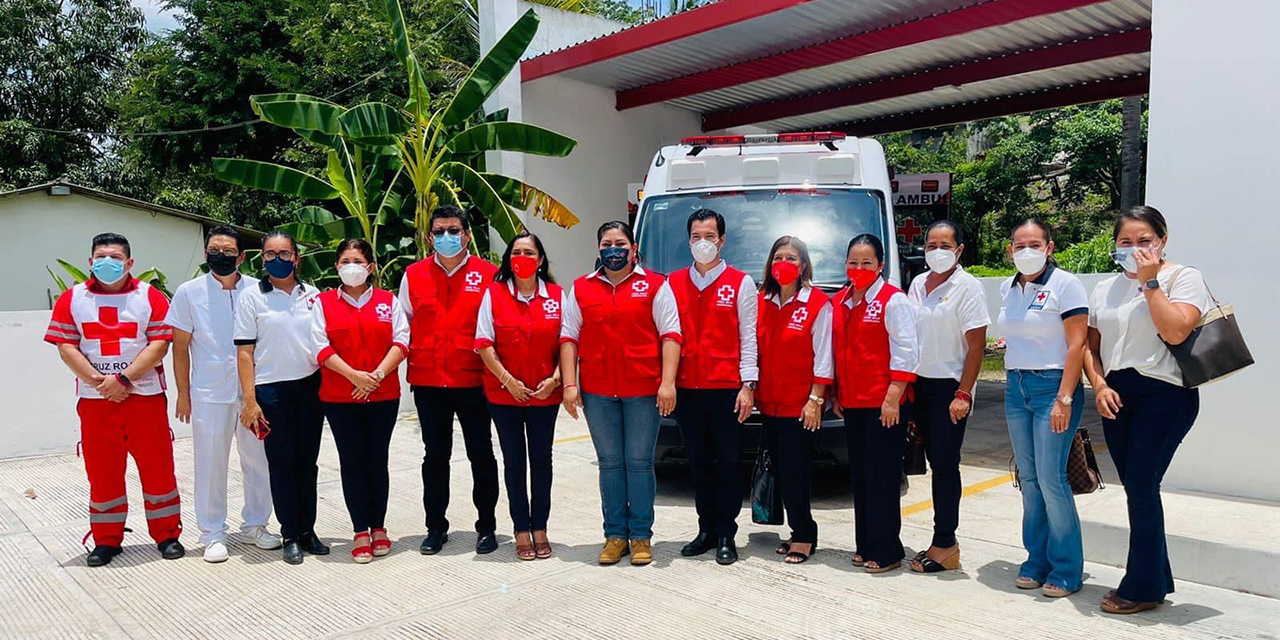 Entregan ambulancia a  Cruz Roja de Pinotepa
