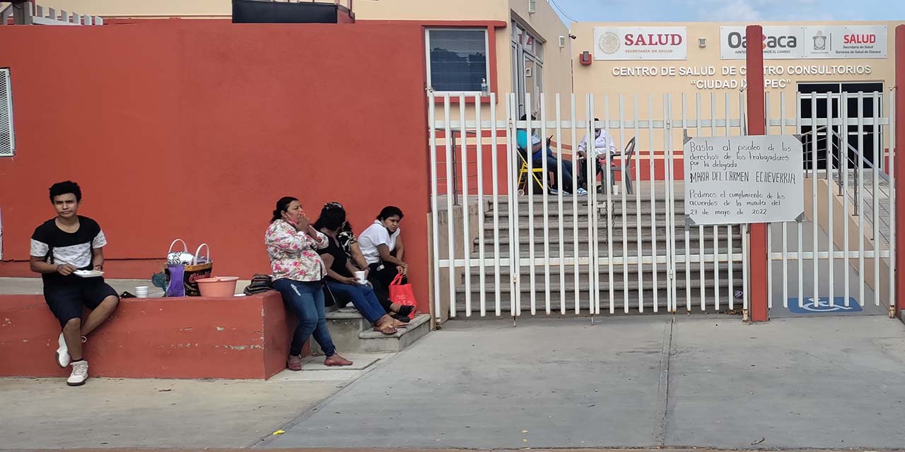 Sindicalizados protestan y toman centro de salud en Cd. Ixtepec | El Imparcial de Oaxaca
