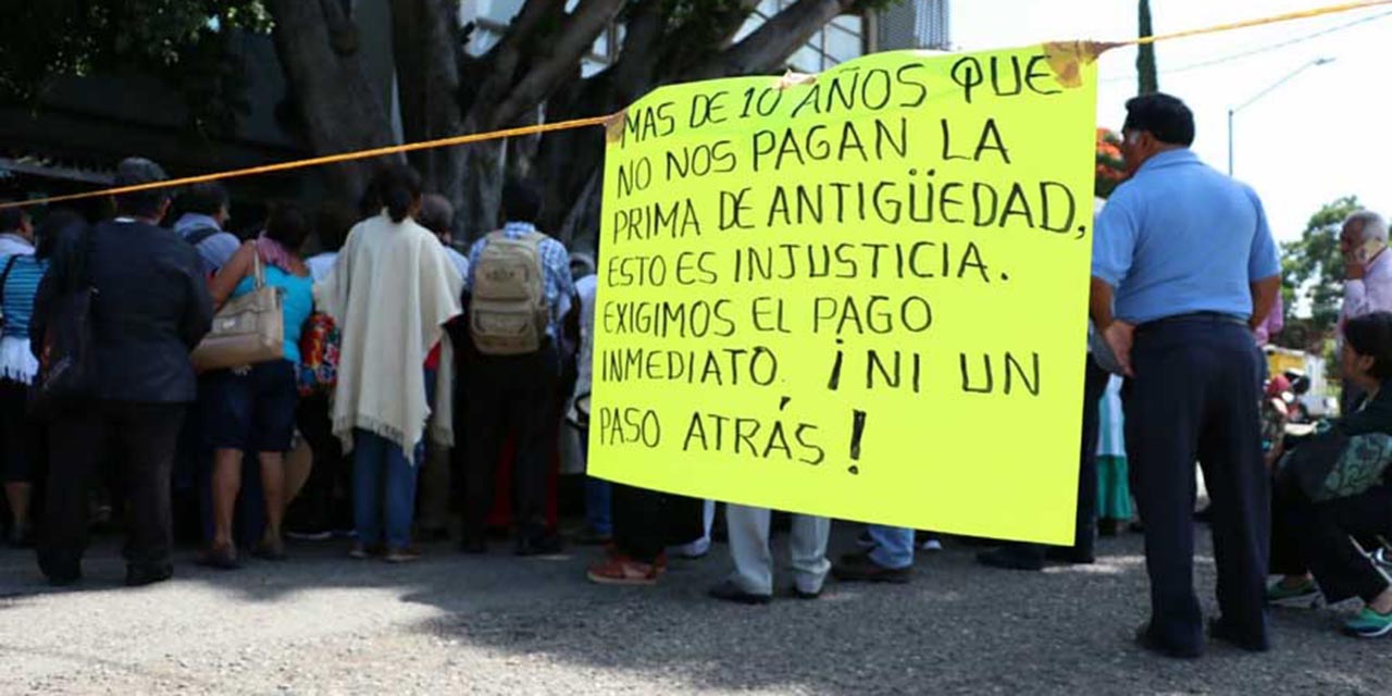 Abandona la S-22 a jubilados; demandan prima de antigüedad | El Imparcial de Oaxaca