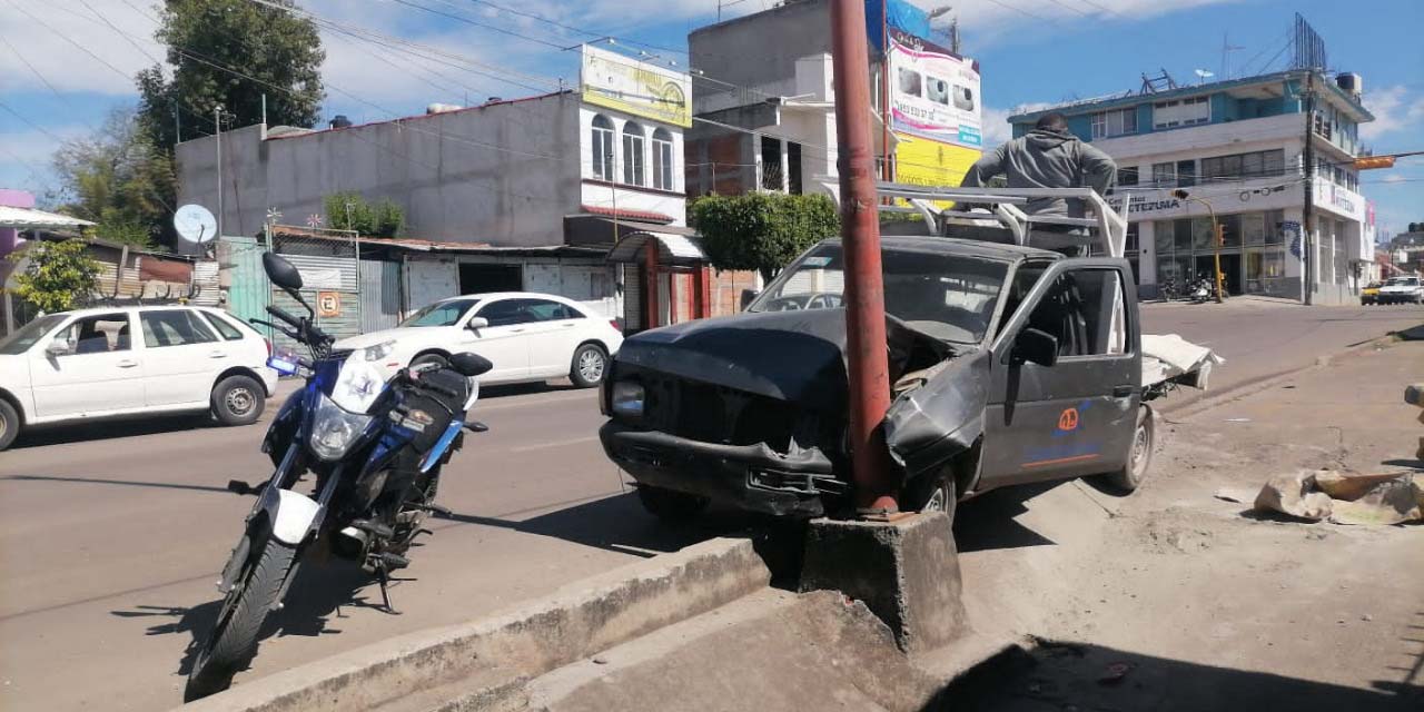 Se impacta contra poste de alumbrado | El Imparcial de Oaxaca