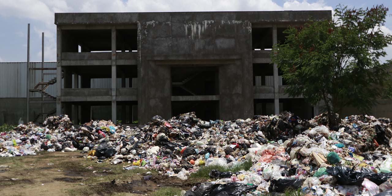 Sacan tarjeta roja a la capital y Xoxo por mal manejo de residuos sólidos | El Imparcial de Oaxaca