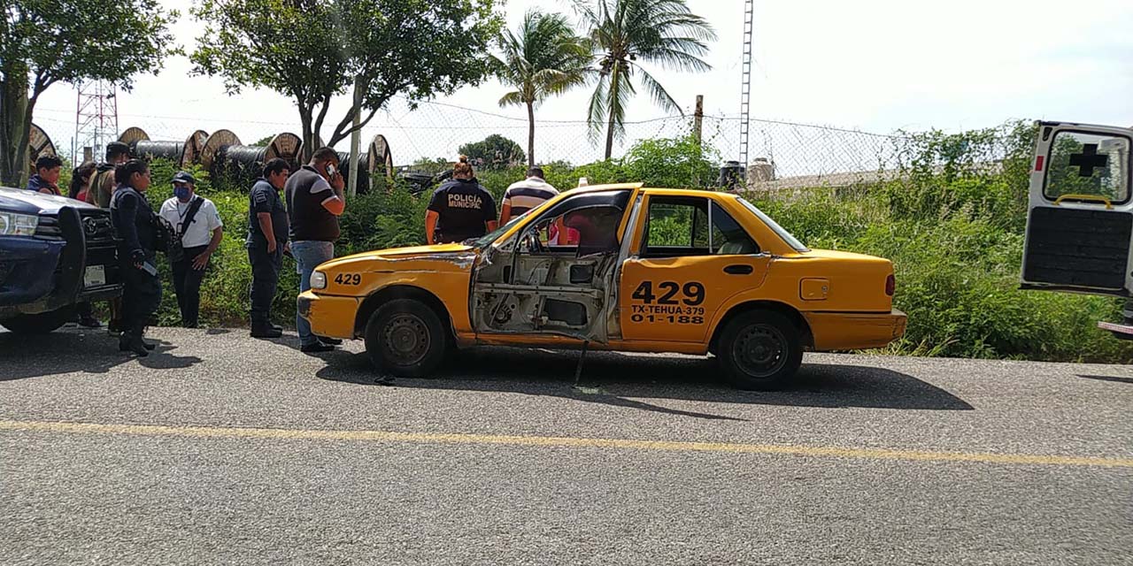 Choca auto contra taxi; una lesionada | El Imparcial de Oaxaca
