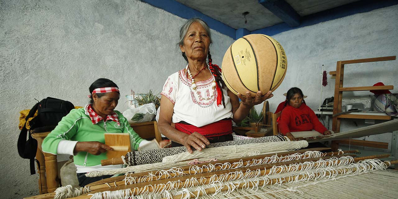 Doña Andrea sorprende al jugar basquetbol | El Imparcial de Oaxaca