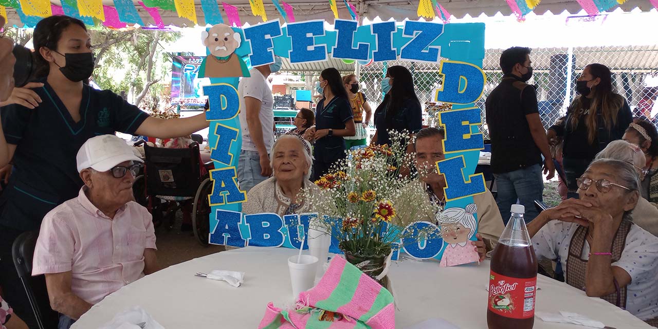 Retoman festejo del Día de los abuelos | El Imparcial de Oaxaca