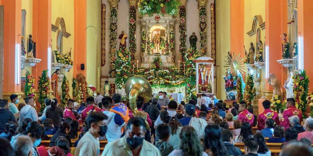 Familias teotitecas rinden culto al santo patrón San Miguel Arcángel | El Imparcial de Oaxaca