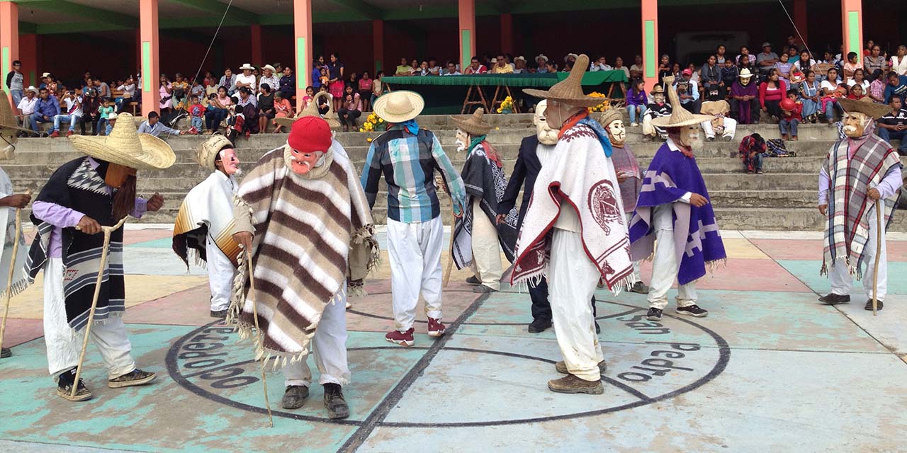 Comienza en Huautla el canto de los huehuentones | El Imparcial de Oaxaca