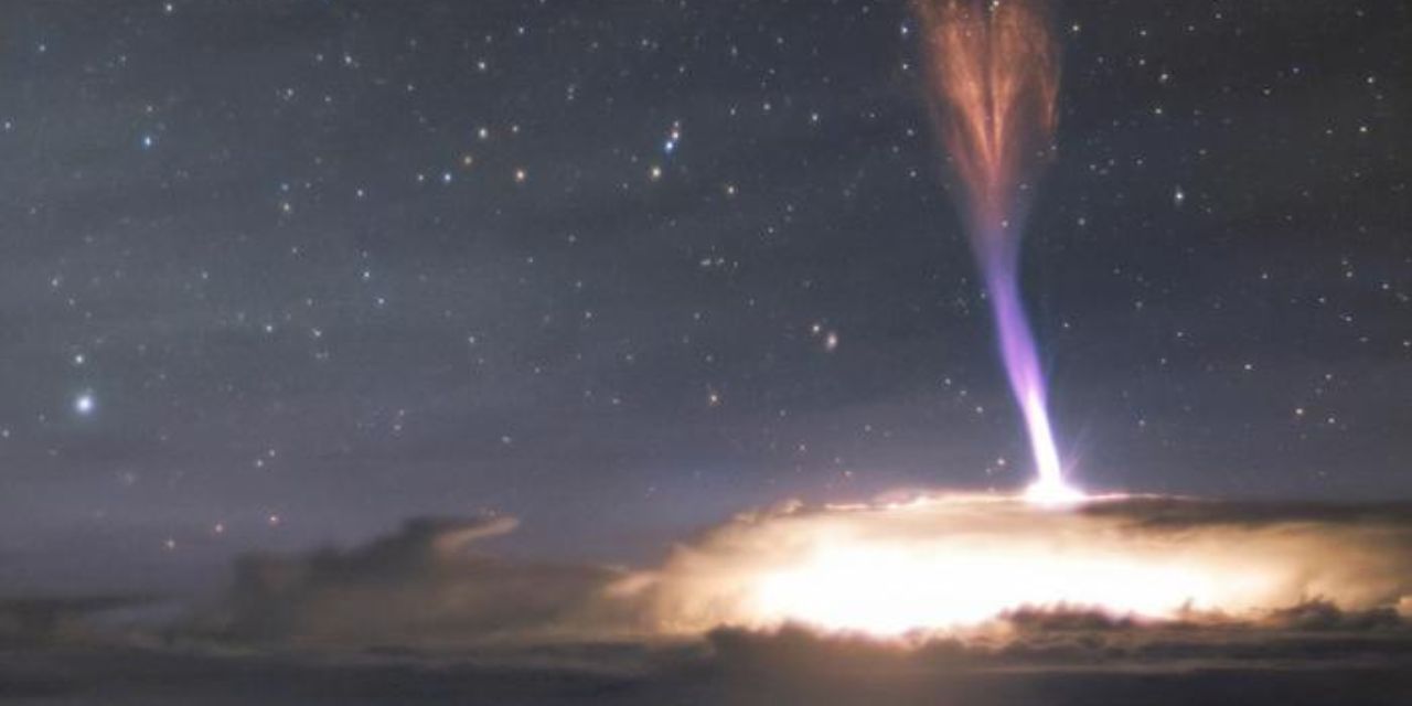 Misterioso gigantesco rayo ascendente que llegó al borde del espacio desconcierta a los científicos | El Imparcial de Oaxaca