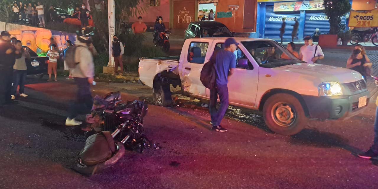 Motociclista grave al chocar contra camioneta | El Imparcial de Oaxaca