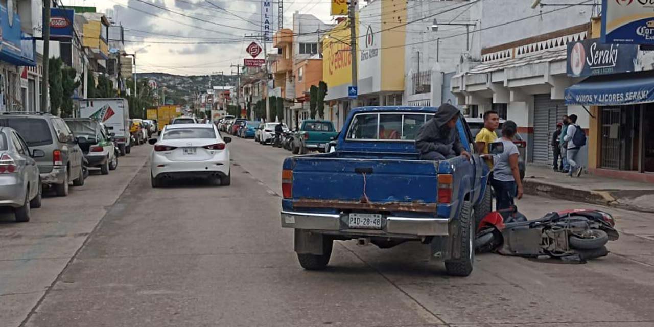 Una lesionada en choque entre moto y camioneta | El Imparcial de Oaxaca
