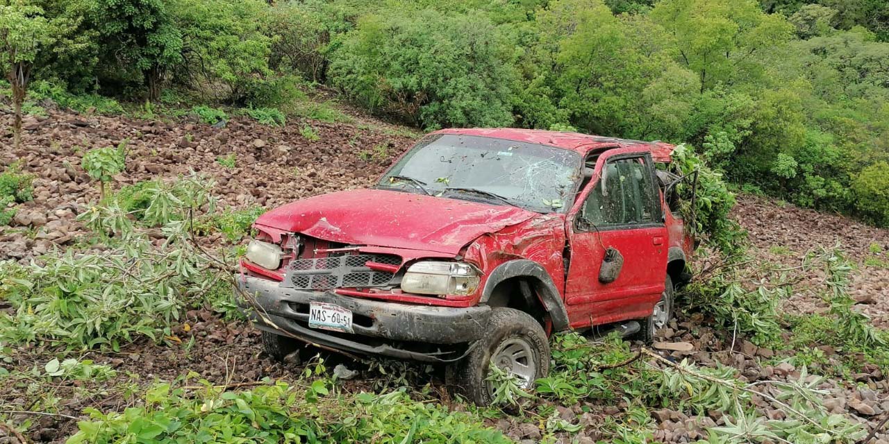 Volcadura de camioneta deja seis lesionados | El Imparcial de Oaxaca