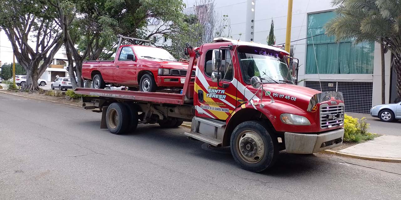Con grúas privadas retiran autos de lugares prohibidos | El Imparcial de Oaxaca
