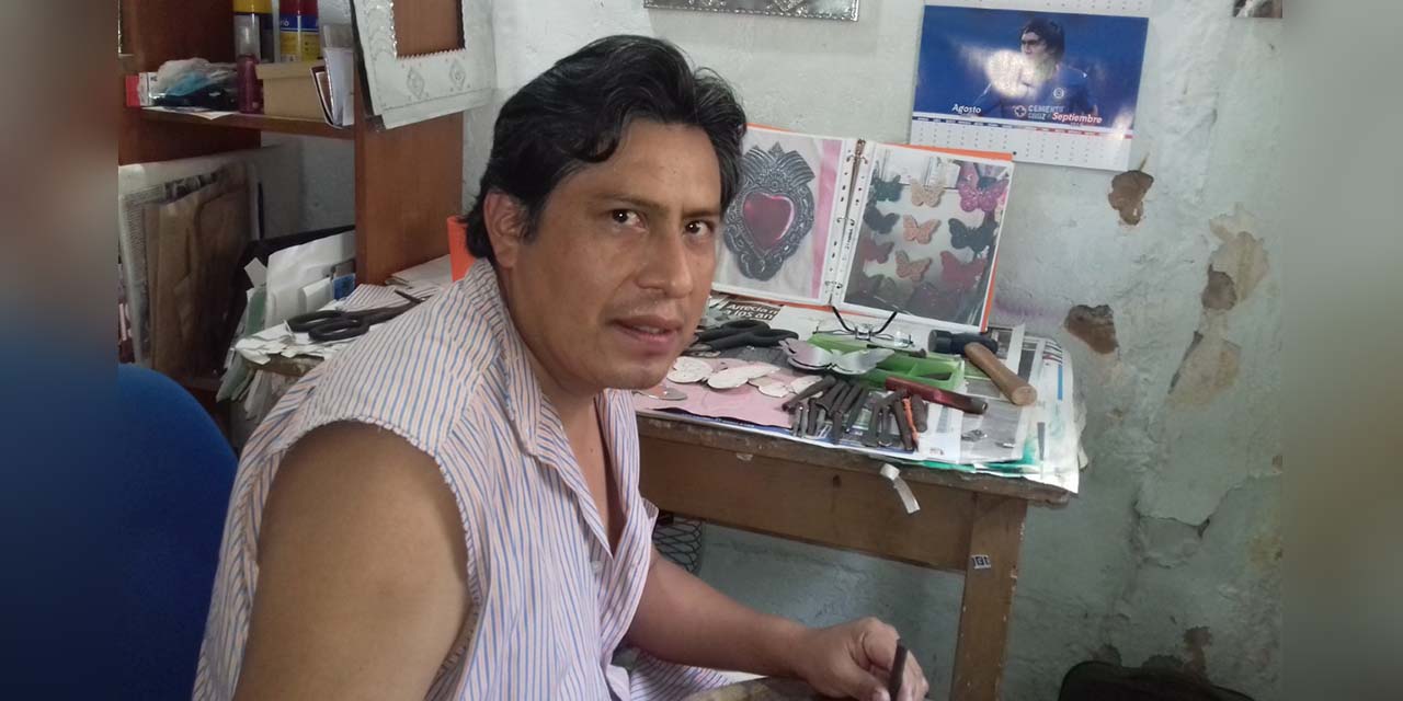 Julio Ríos, un artista hojalatero de Xochimilco | El Imparcial de Oaxaca