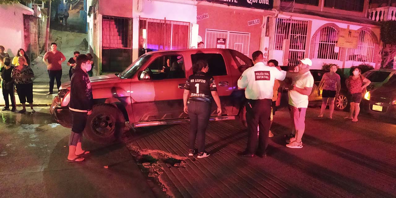Camioneta embiste a taxi y deja a una mujer lesionada | El Imparcial de Oaxaca