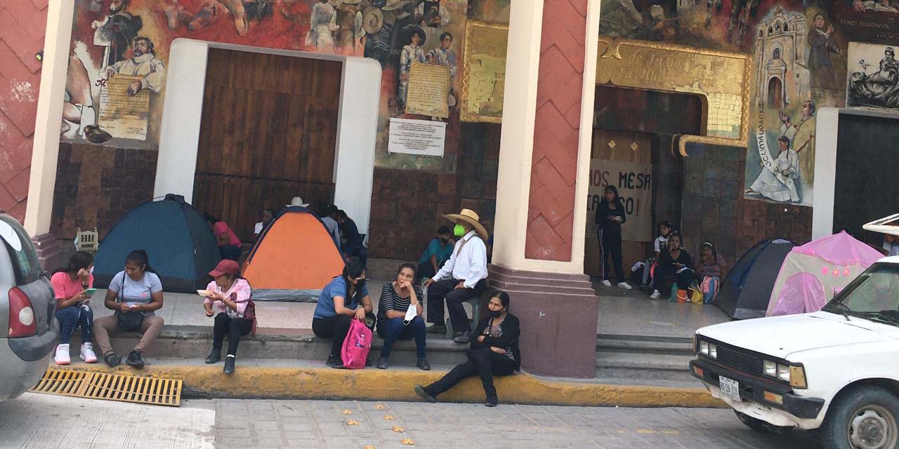 Bloquean carretera 190 y oficinas en Huajuapan | El Imparcial de Oaxaca