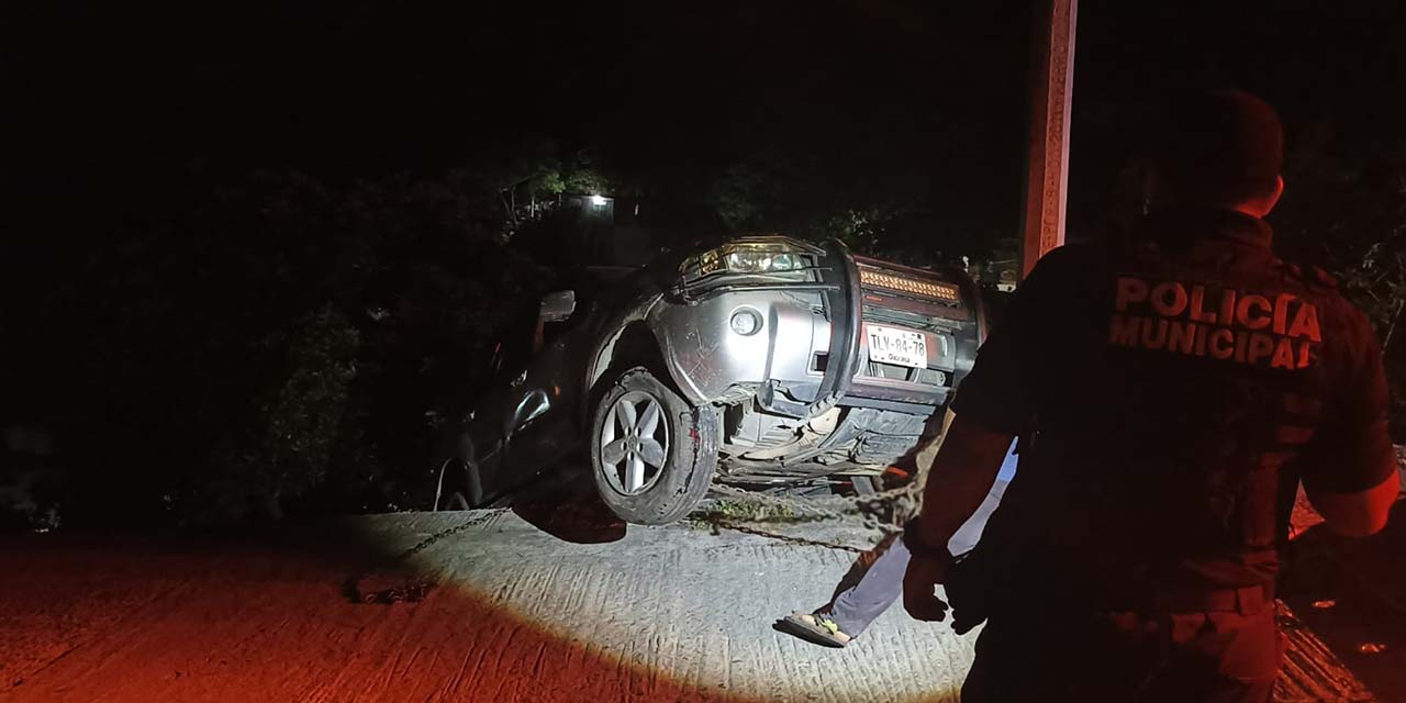 Aparatoso accidente en la calle Gómez Farías de Salina Cruz | El Imparcial de Oaxaca