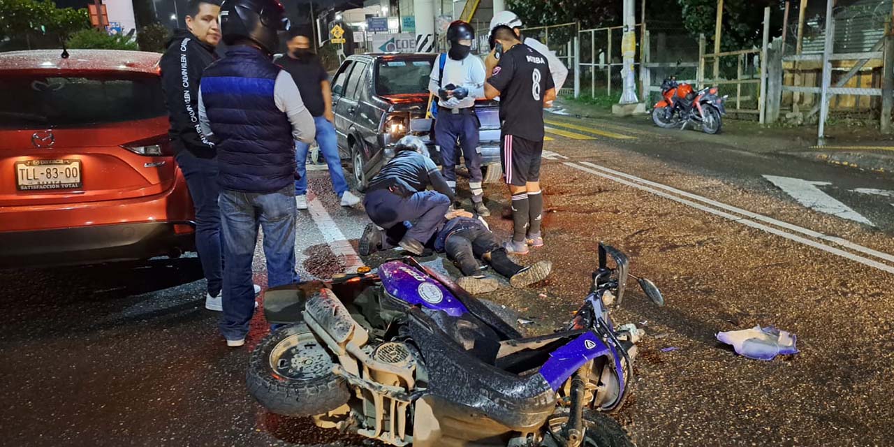 Motociclista se estrella contra autos en la 190 | El Imparcial de Oaxaca