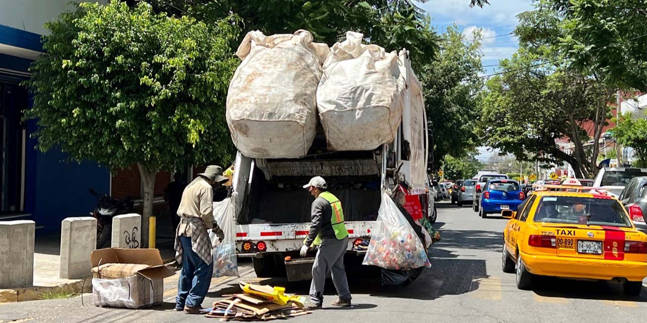 A marchas forzadas, reparación de camiones recolectores | El Imparcial de Oaxaca