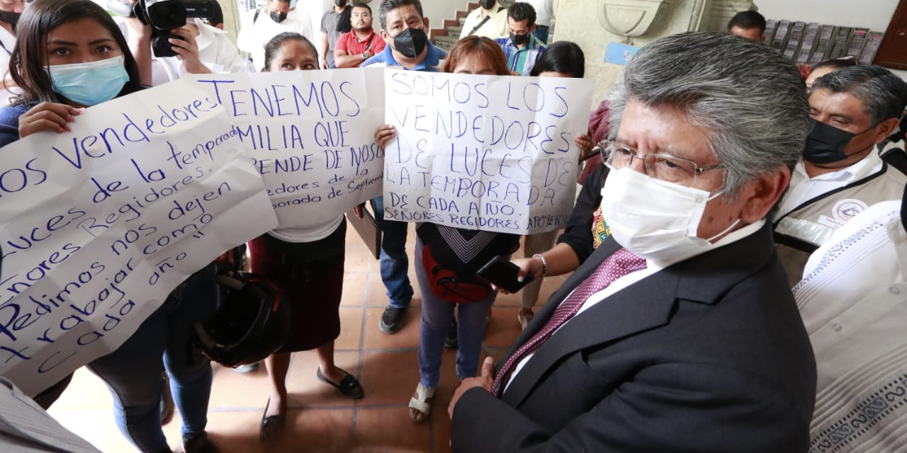 Vendedoras ambulantes exigen permiso para vender en septiembre | El Imparcial de Oaxaca