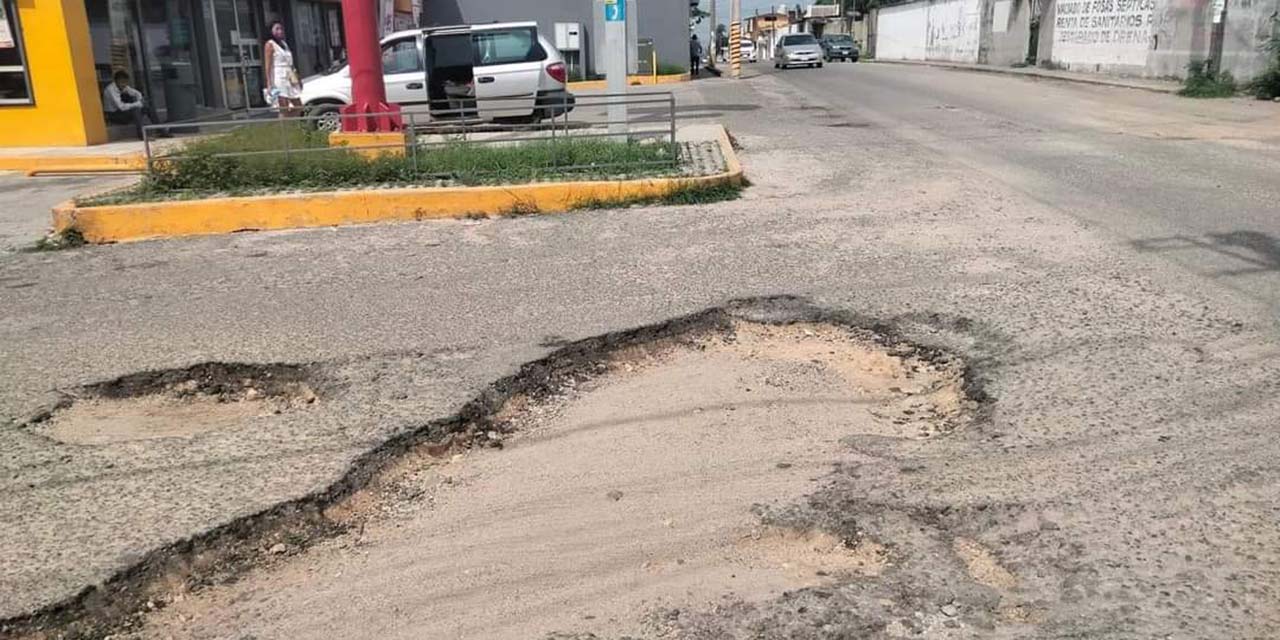 Ciudadanos se organizan para reparar baches en Salina Cruz | El Imparcial de Oaxaca