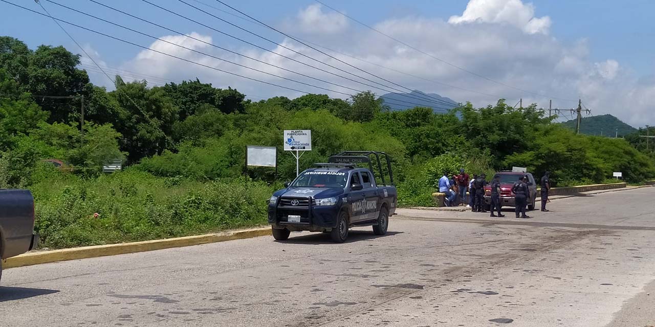Aparatoso choque; dos camionetas involucradas | El Imparcial de Oaxaca