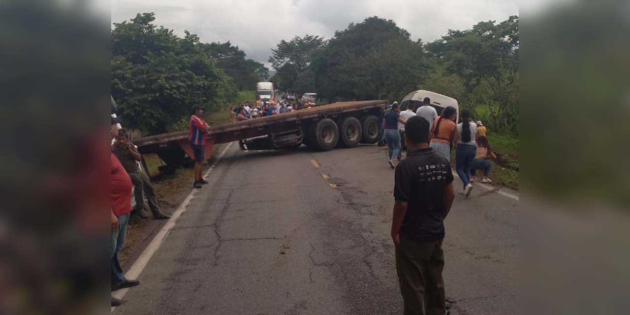 Trailer se atravesó sobre la carretera 200 Pinotepa | El Imparcial de Oaxaca