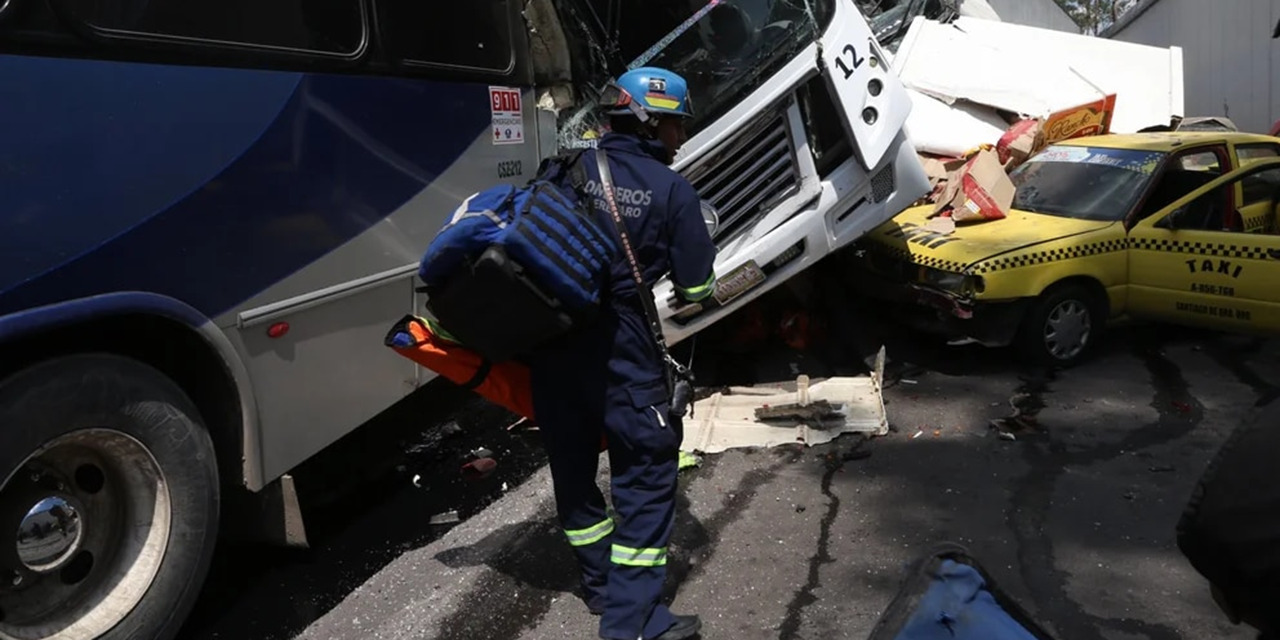 (VIDEO) Brutal accidente en la México-Querétaro con más de 20 autos involucrados | El Imparcial de Oaxaca