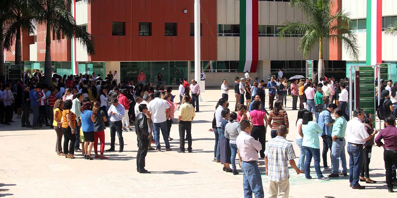¡Por fin!, regresan burócratas a trabajar  | El Imparcial de Oaxaca