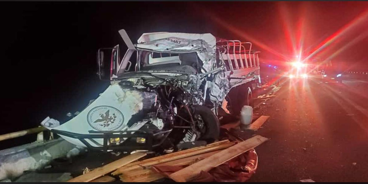 Atroz colisión entre camión de la GN, tráiler y vehículo particular | El Imparcial de Oaxaca