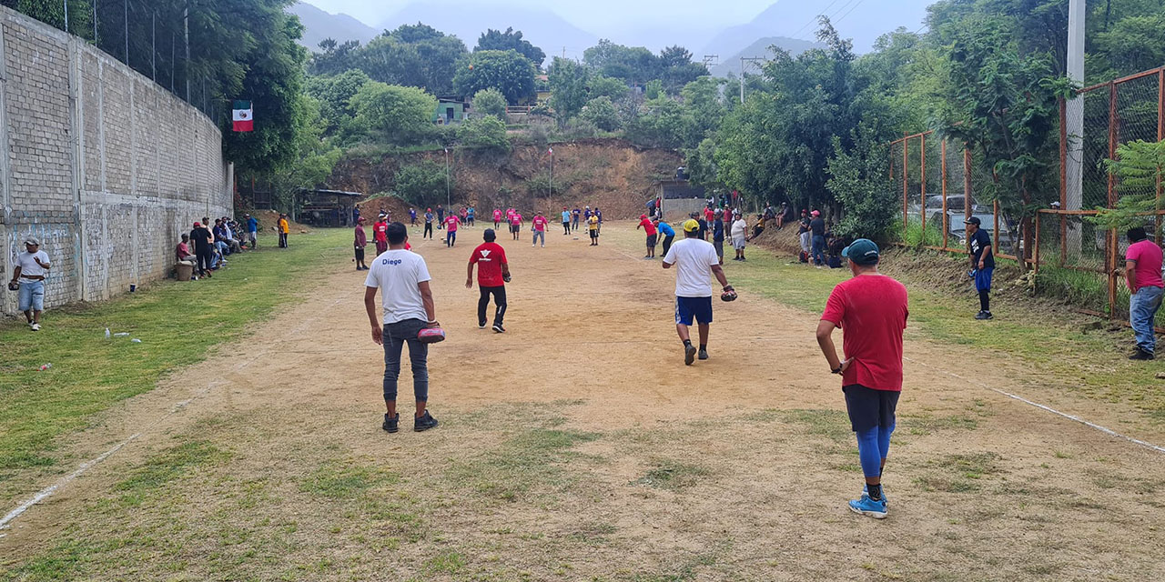 Festejaron en Donají con pelota mixteca