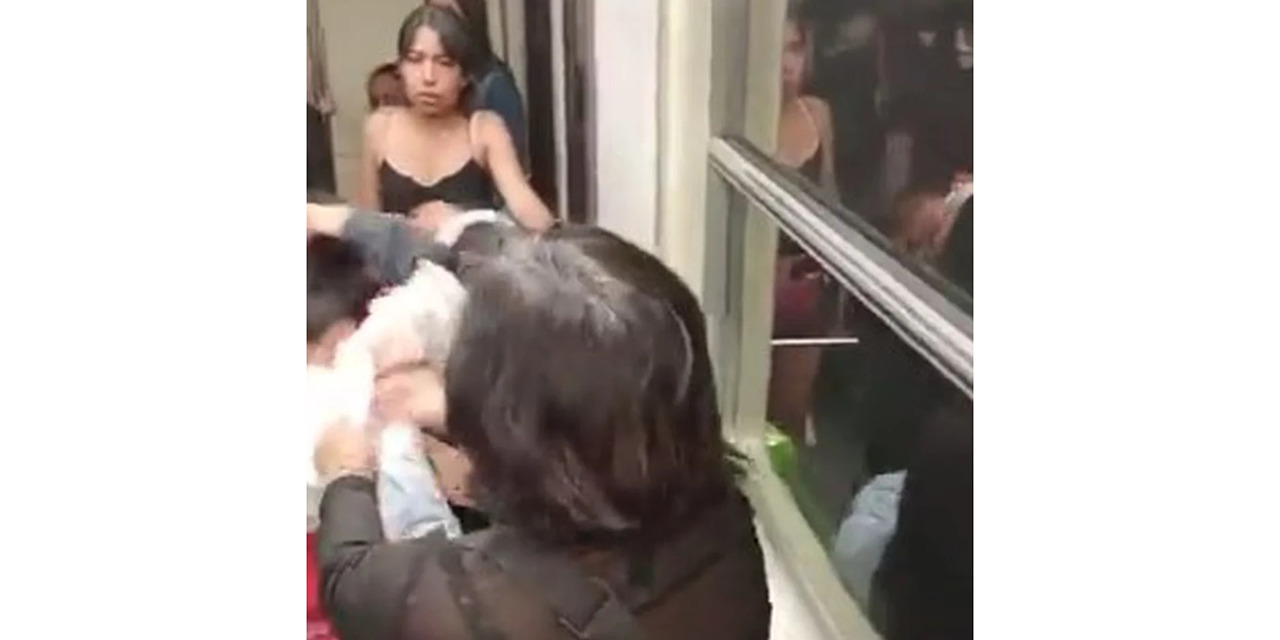 VIDEO Brutal riña entre dos mujeres en la línea 9 del Metro CDMX El