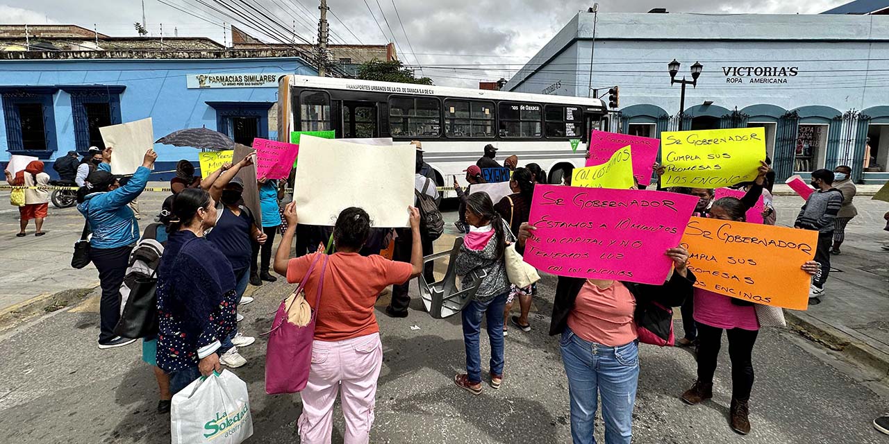 Con bloqueos, colonos demandan escrituración y servicios