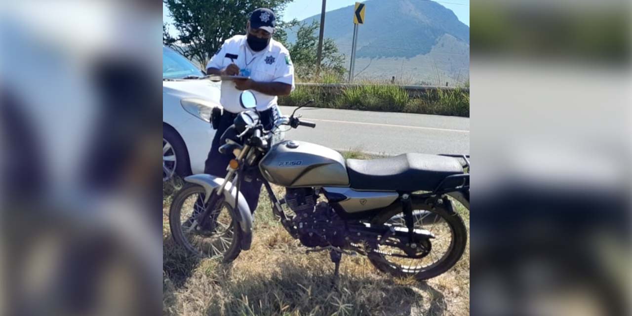 Cayó de su moto sobre la carretera 131 | El Imparcial de Oaxaca